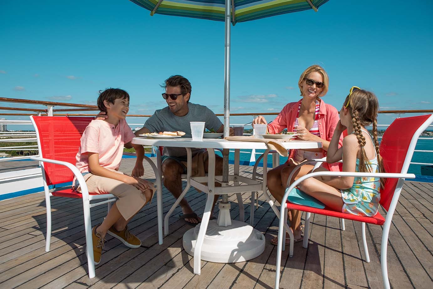 Christmas at Sea on a Budget: ‘Kids Sail Free’ & Holiday Meal Inclusions